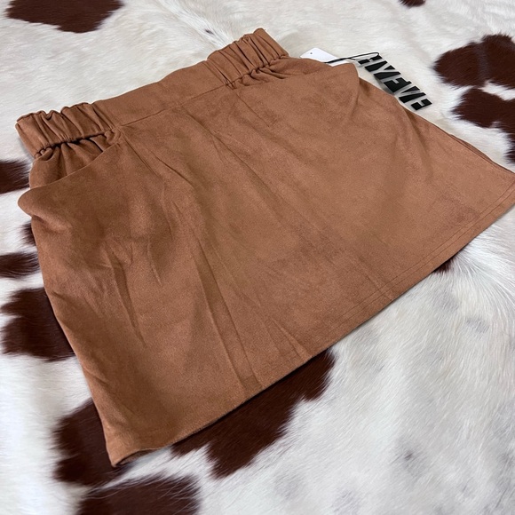 NWT Brown Faux Suede Skirt with Pockets! - Picture 2 of 6